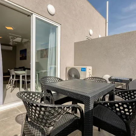 Ferienwohnung A Sunny 2Br Pent With Comfy, Fully Equipped Living By 360 Estates St. Paul's Bay Exterior foto