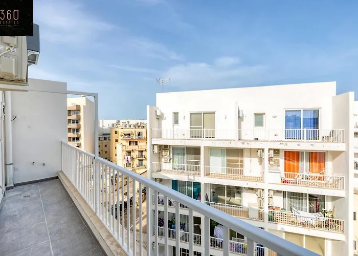 A Sunny 2Br Pent With Comfy, Fully Equipped Living By 360 Estates