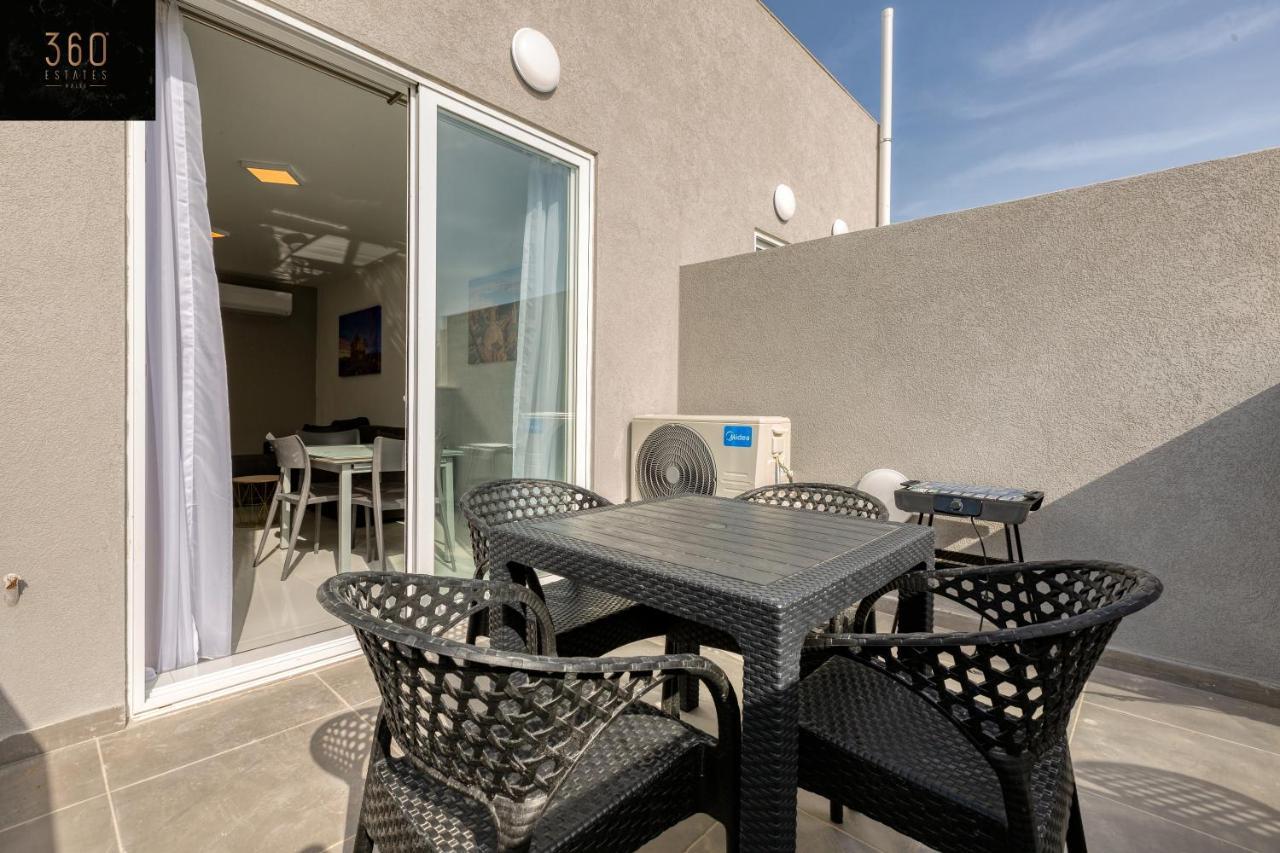 A Sunny 2br Pent With Comfy, Fully Equipped Living By 360 Estates