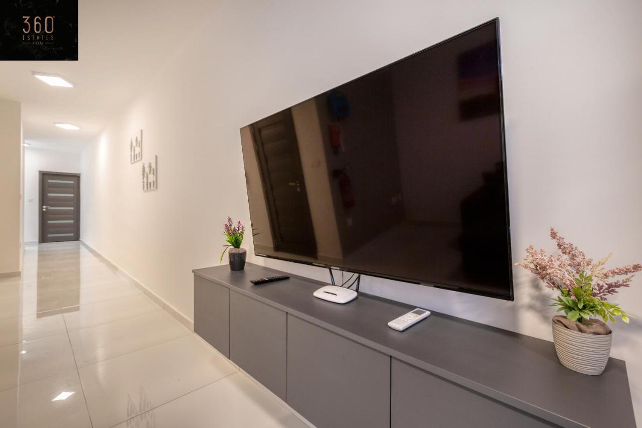 A Sunny 2br Pent With Comfy, Fully Equipped Living By 360 Estates Apartment *
