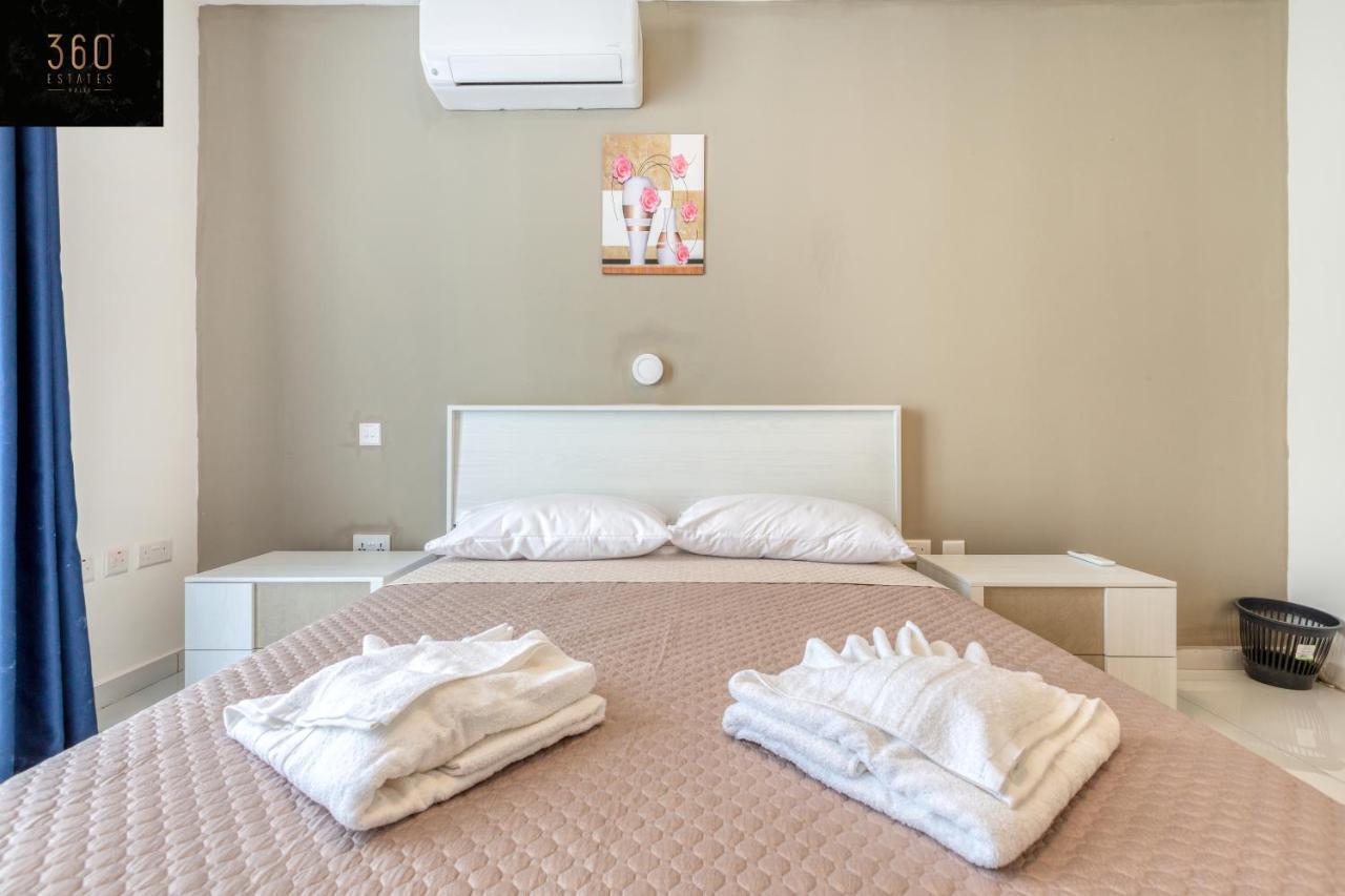A Sunny 2br Pent With Comfy, Fully Equipped Living By 360 Estates *